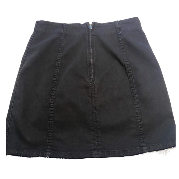 FREE PEOPLE Black Denim Skirt Frayed Hem Size 6 - Picture 2 of 6